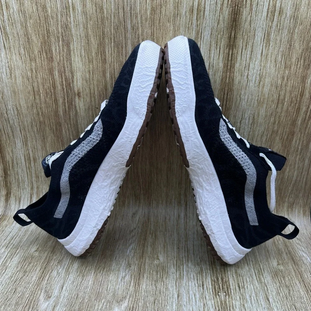 Vans UltraRange VR3 Men's Size 11.5 Black White Grey Knit Sustainable Sneakers